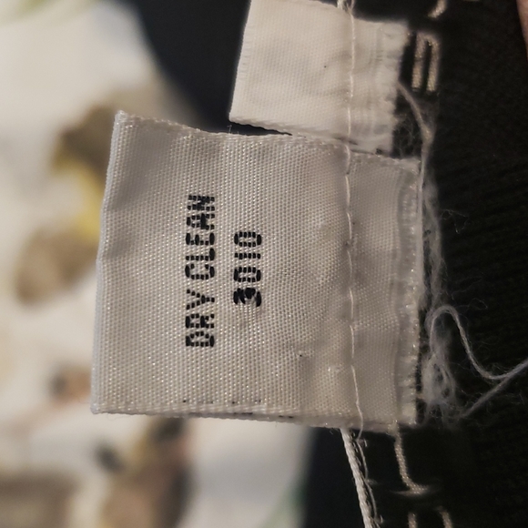 Vintage Outlander black sweater gold buttons, great condition, sz M - Picture 11 of 11